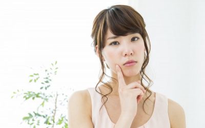 悩む女性イメージ