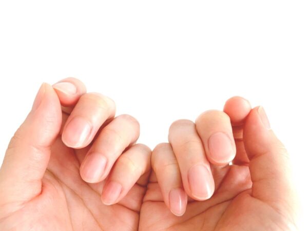 【ネイリスト直伝】爪周りの皮膚がボロボロの方へ！ケア方法とアイテムをご紹介