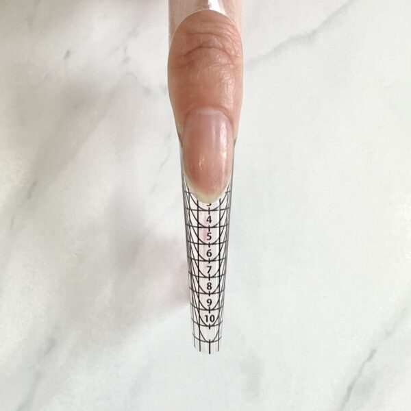 【プロ向け】長さ出しで必須の「ネイルフォーム」をより使いやすくリニューアル！